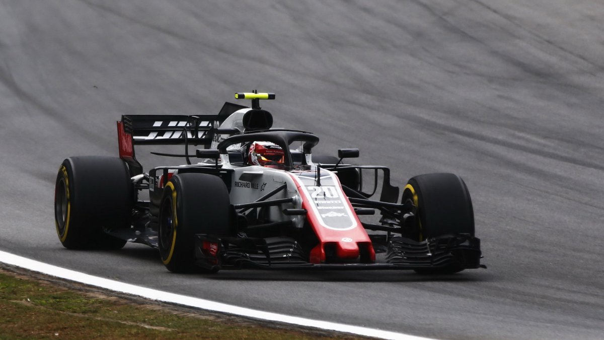 Kevin Magnussen v závodě v Brazílii