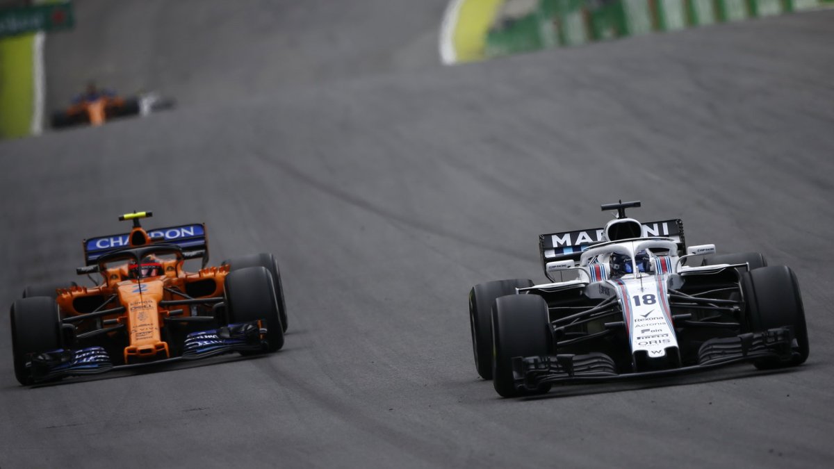 Stoffel Vandoorne a Lance Stroll v závodě v Brazílii