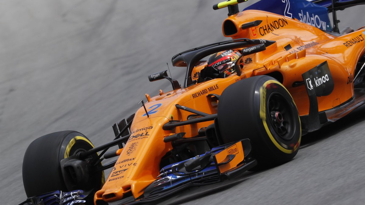 Stoffel Vandoorne v závodě v Brazílii