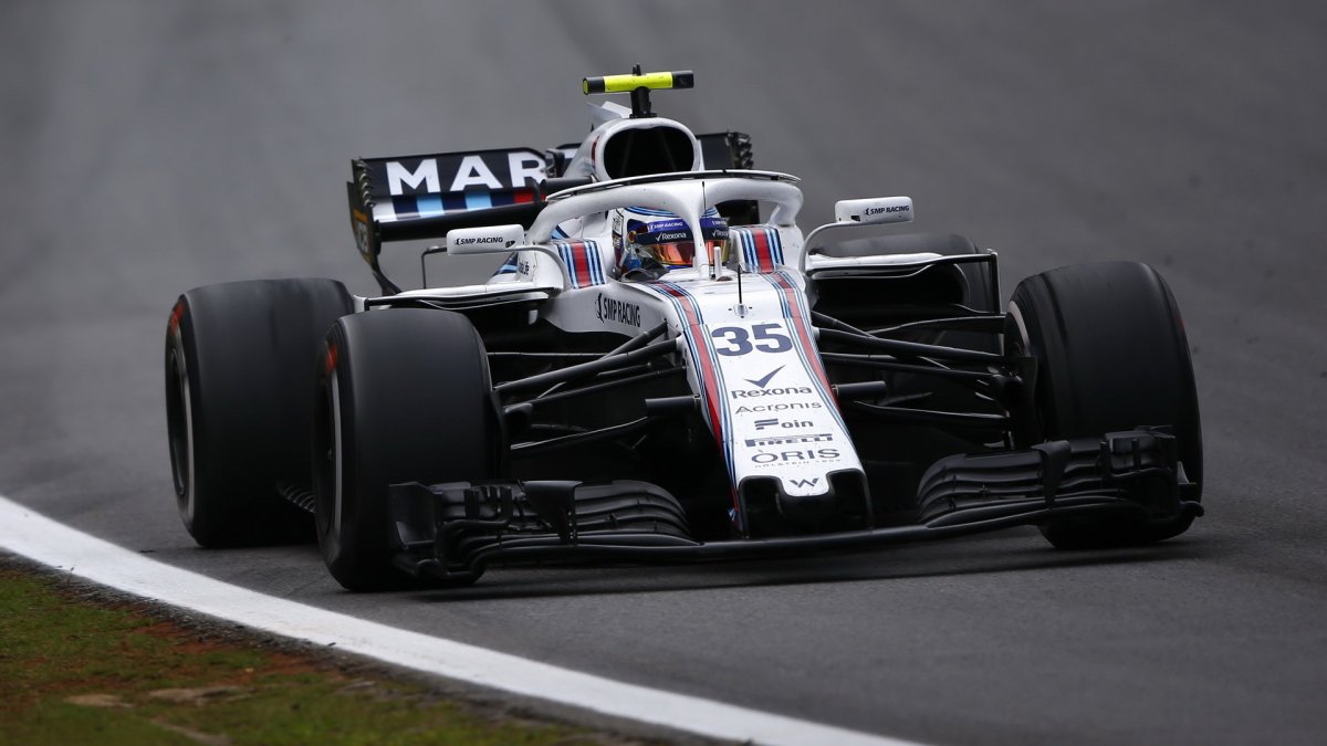 Sergej Sirotkin v závodě v Brazílii