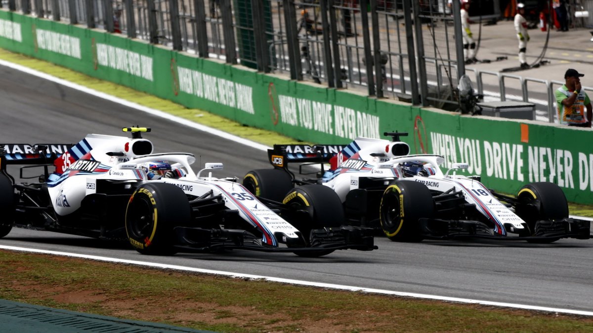 Sergej Sirotkin a Lance Stroll v závodě v Brazílii