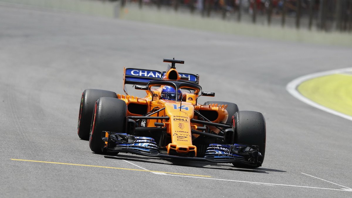 Fernando Alonso v závodě v Brazílii