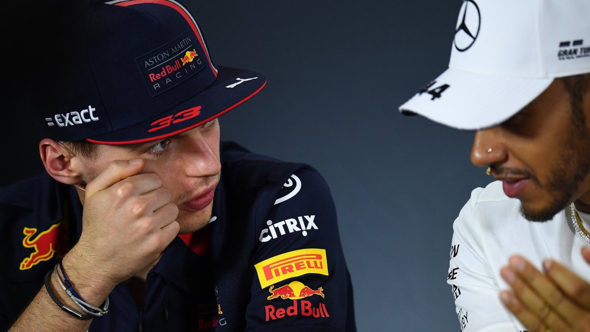 Max Verstappen a Lewis Hamilton na čtvrteční tiskovce v Melbourne