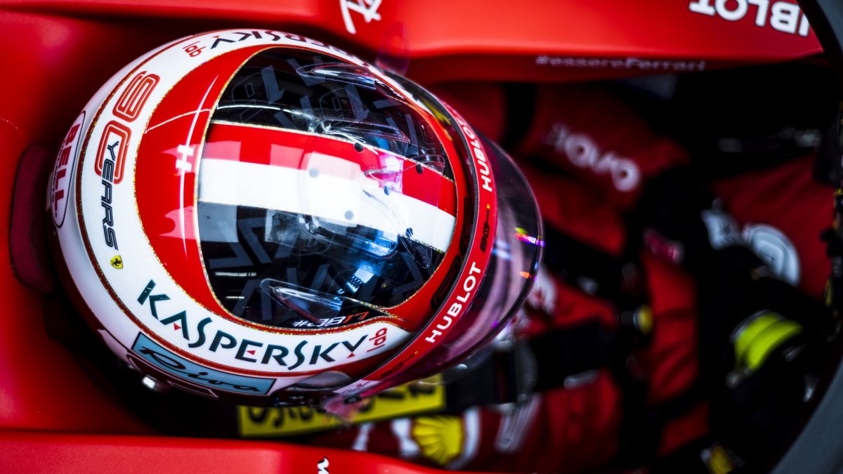 Charles Leclerc v tréninku v Melbourne