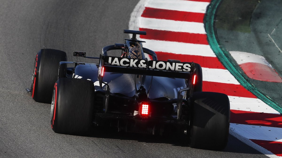 Romain Grsojean v rámci druhého dne druhých předsezonních testů v Barceloně