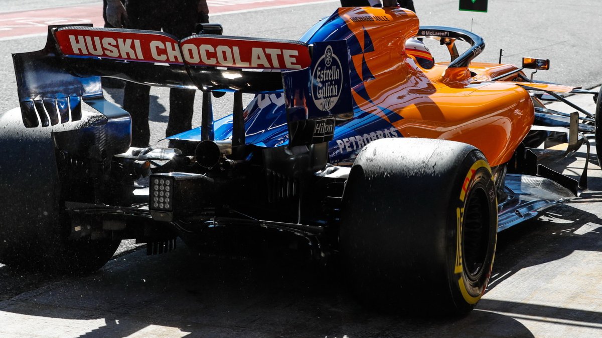 Carlos Sainz v rámci druhého dne druhých předsezonních testů v Barceloně