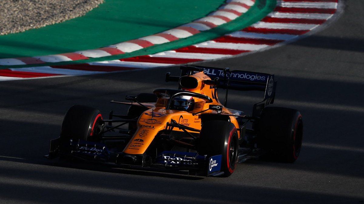 Carlos Sainz v rámci druhého dne druhých předsezonních testů v Barceloně