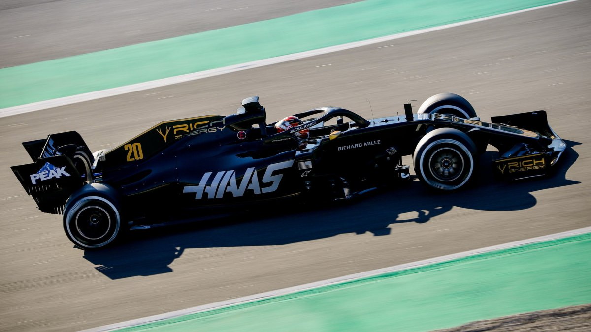 Kevin Magnussen v rámci druhých předsezonních testů v Barceloně