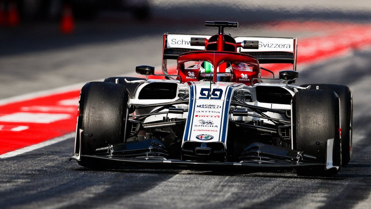 Antonio Giovinazzi v rámci druhých předsezonních testů v Barceloně