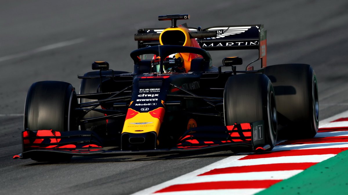 Pierre Gasly ve voze Red Bull RB15 - Honda při čtvrtém dnu testů v Barceloně