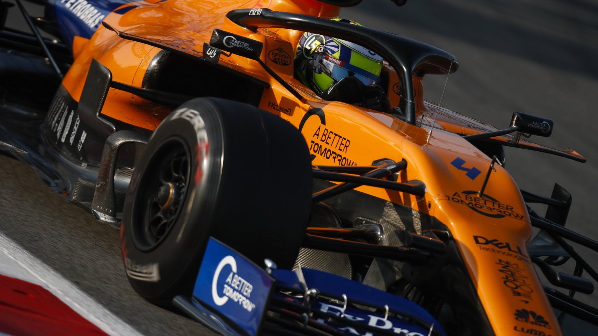 Lanco Norris ve voze McLaren MCL34 - Renault při čtvrtém dnu testů v Barceloně