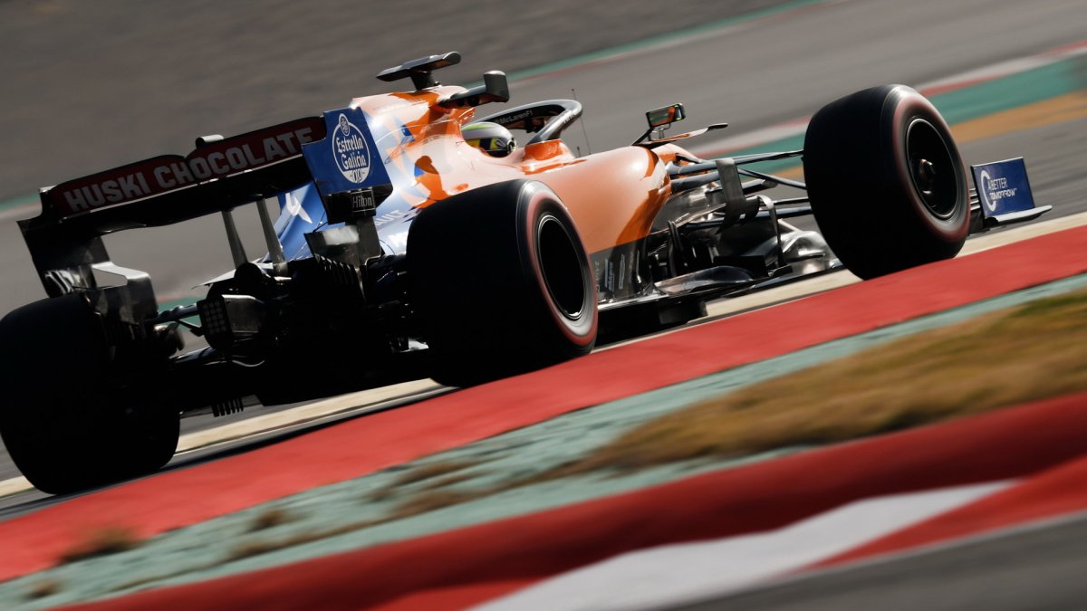 Lanco Norris ve voze McLaren MCL34 - Renault při čtvrtém dnu testů v Barceloně