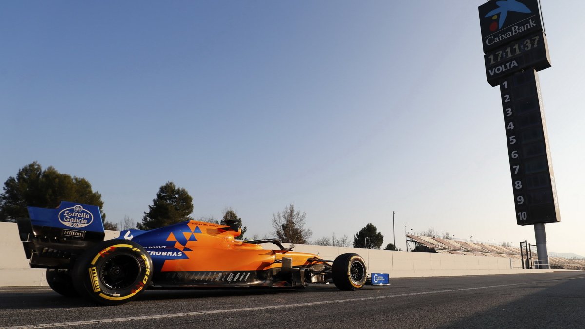 Lanco Norris ve voze McLaren MCL34 - Renault při čtvrtém dnu testů v Barceloně