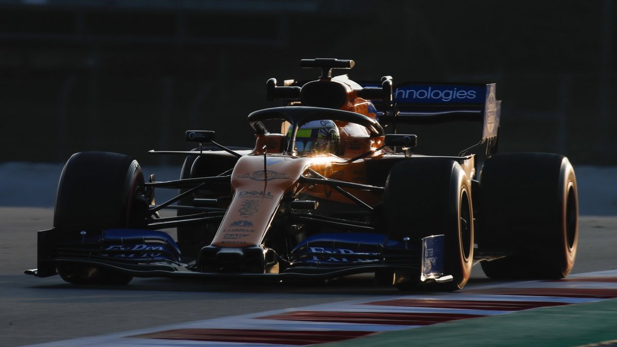 Lanco Norris ve voze McLaren MCL34 - Renault při čtvrtém dnu testů v Barceloně
