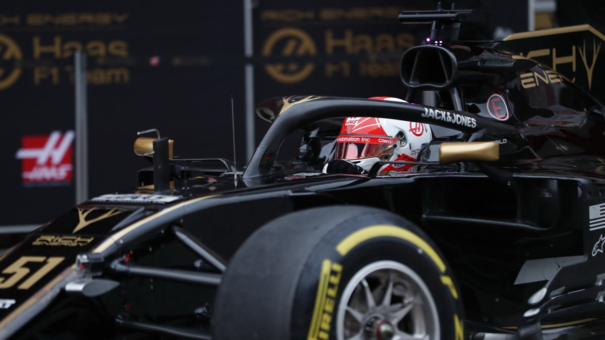 Pietro Fittipaldi ve voze Renault RS19 při třetím dnu testů v Barceloně