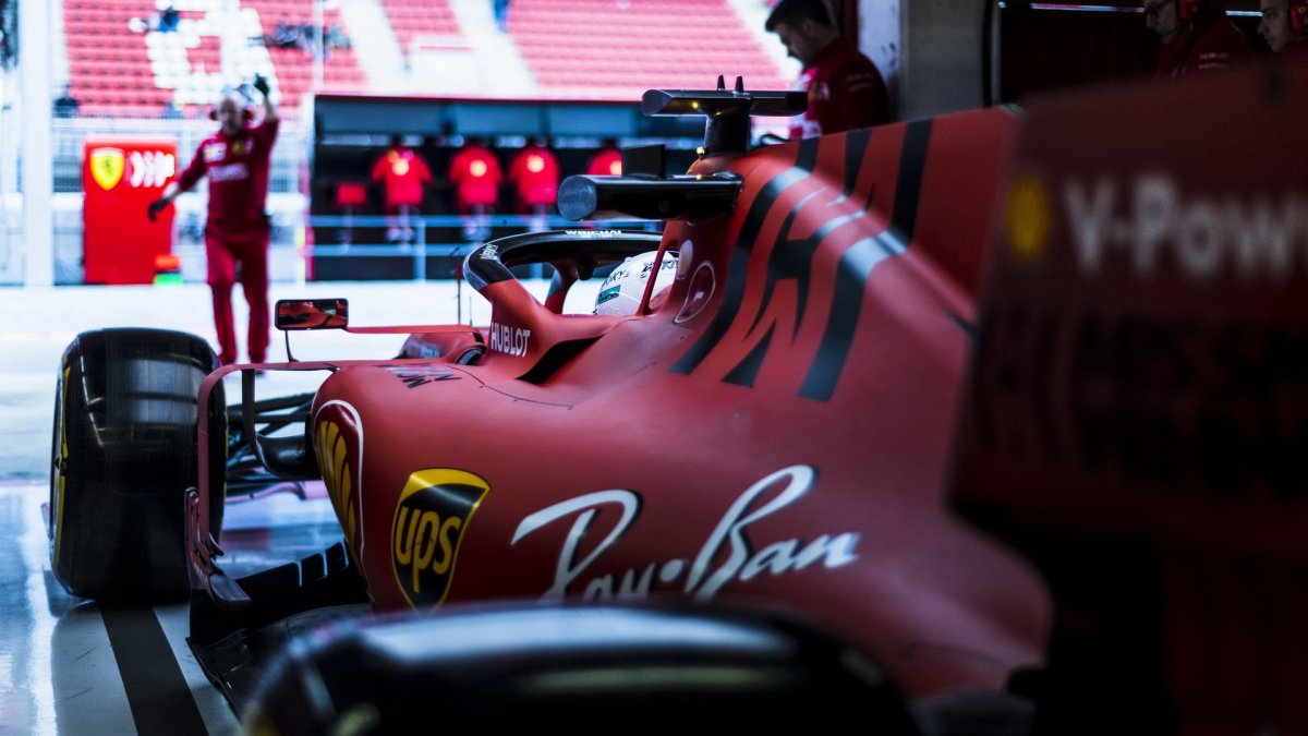 Sebastian Vettel ve voze Ferrari SF90 při třetím dnu testů v Barceloně