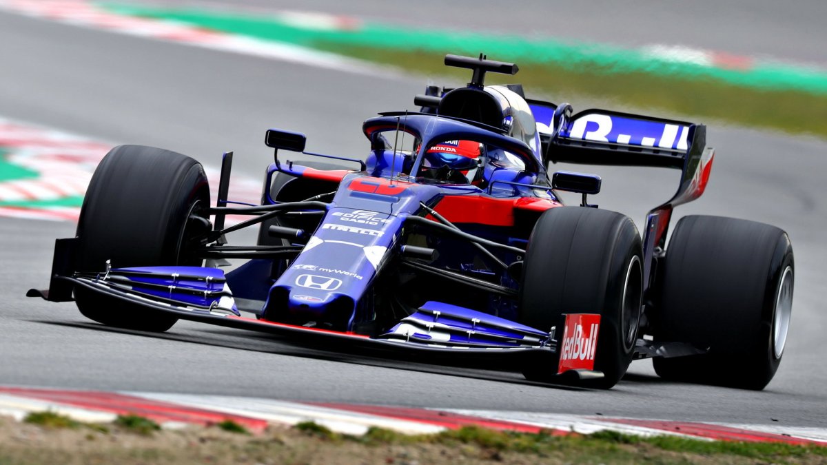 Daniil Kvjat v novém voze Toro Rosso STR14 - Honda při třetím dnu testů v Barceloně