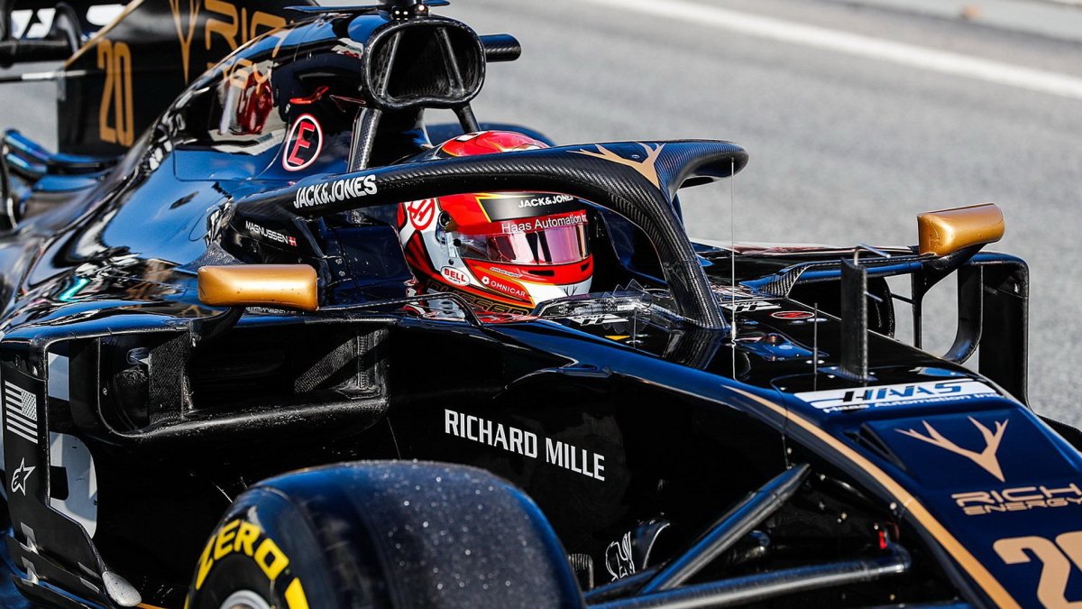 Kevin Magnussen ve voze Renault RS19 při třetím dnu testů v Barceloně