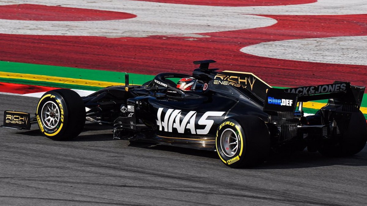 Pietro Fittipaldi ve voze Renault RS19 při třetím dnu testů v Barceloně