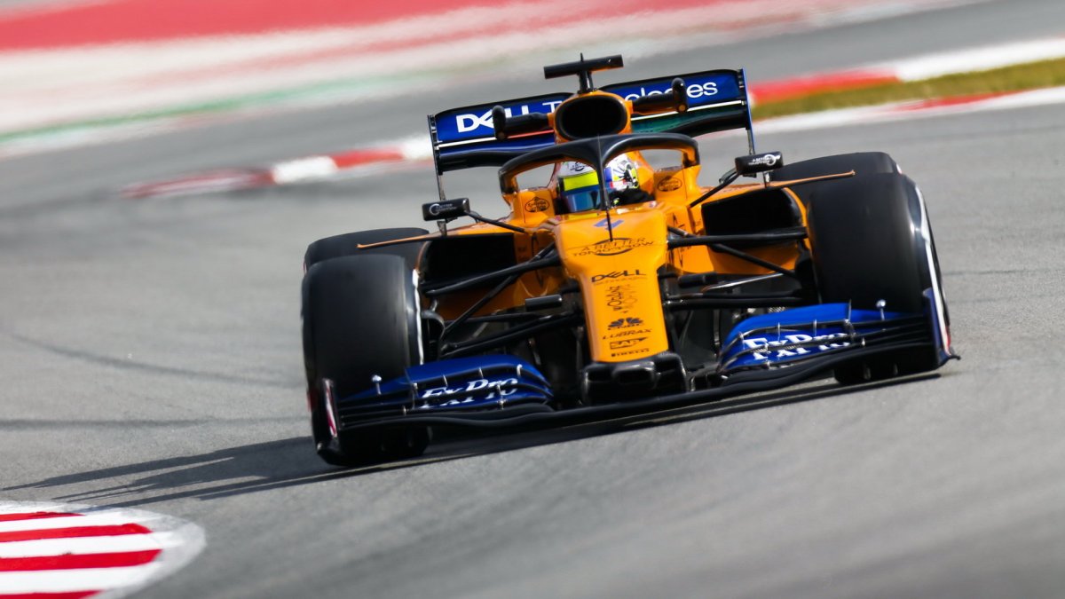Lando Norris v novém voze McLaren MCL34 - Renault při druhém dni testů v Barceloně