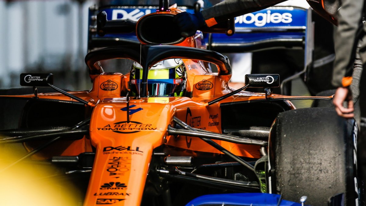 Lando Norris v novém voze McLaren MCL34 - Renault při druhém dni testů v Barceloně