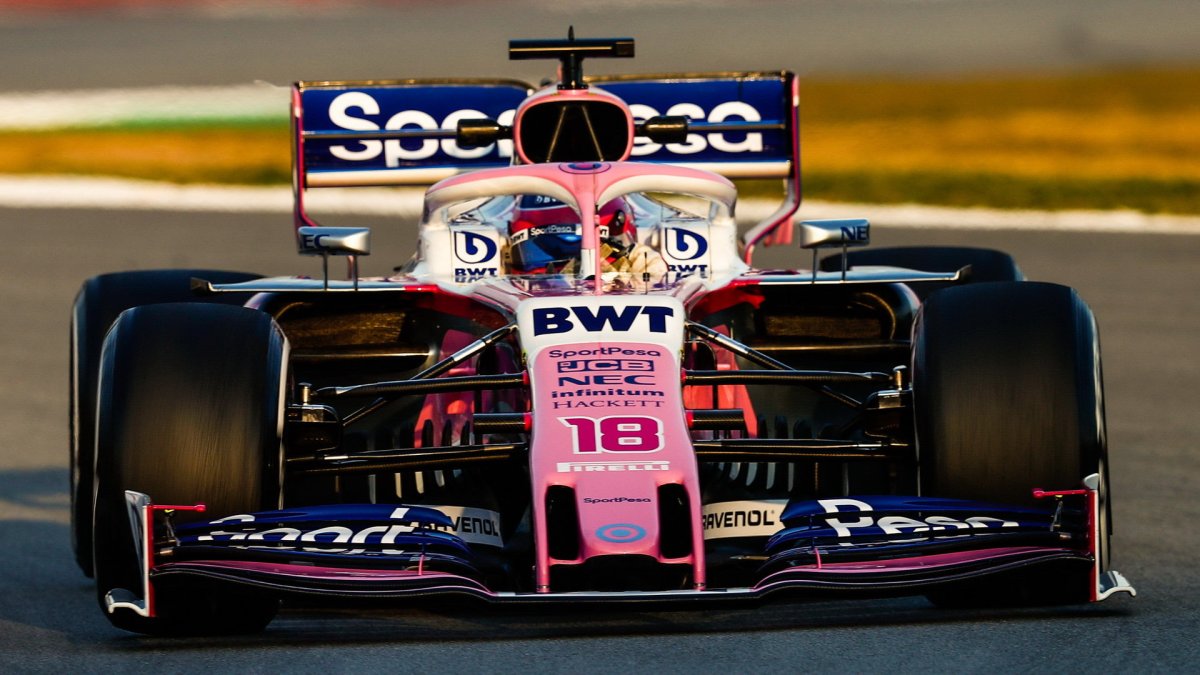 Lance Stroll v novém voze Racing Point RP19 při druhém dni testů v Barceloně