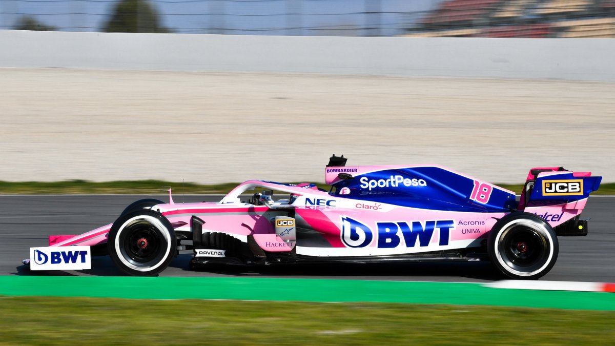 Lance Stroll v novém voze Racing Point RP19 při druhém dni testů v Barceloně