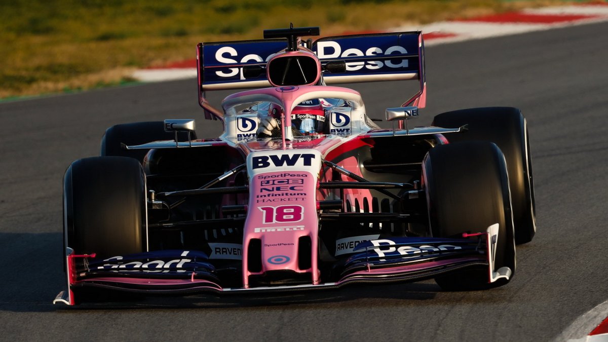 Lance Stroll v novém voze Racing Point RP19 při druhém dni testů v Barceloně