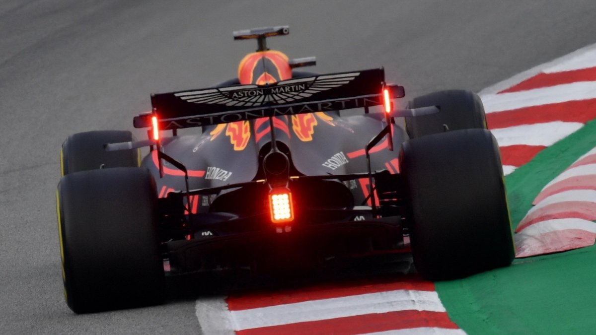 Pierre Gasly v novém voze Red Bull RB15 - Honda při druhém dni testů v Barceloně