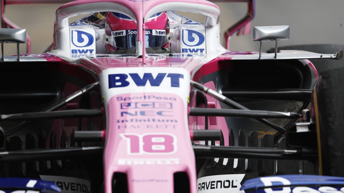 Lance Stroll v novém voze Racing Point RP19 při druhém dni testů v Barceloně