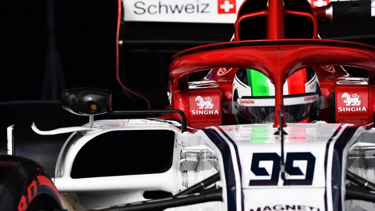 Antonio Giovinazzi v novém voze Alfa Romeo C38 při druhém dni testů v Barceloně