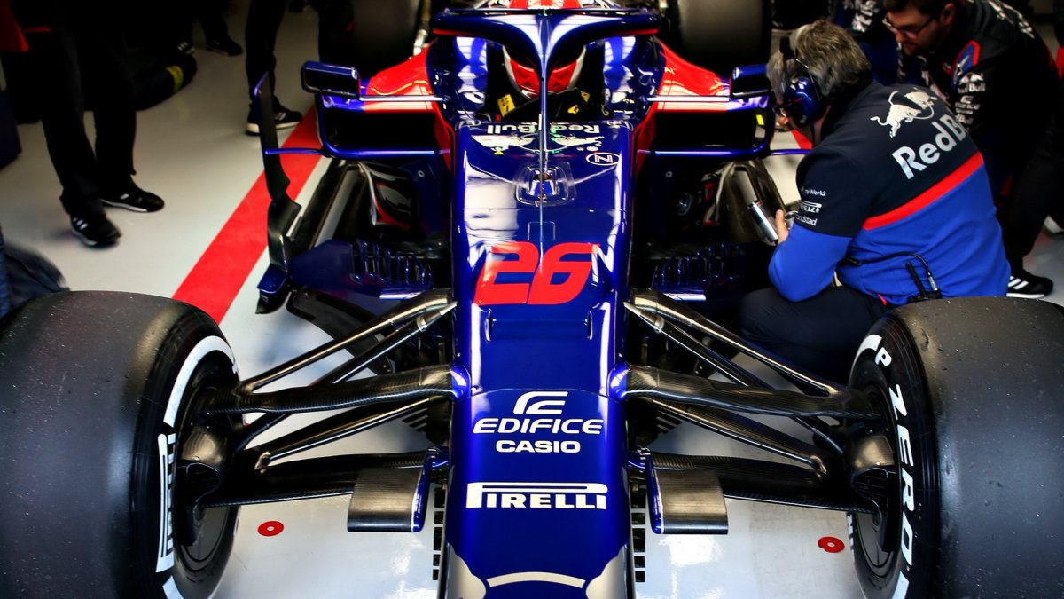 Daniil Kvjat v novém voze Toro Rosso STR14 - Honda při testech v Barceloně