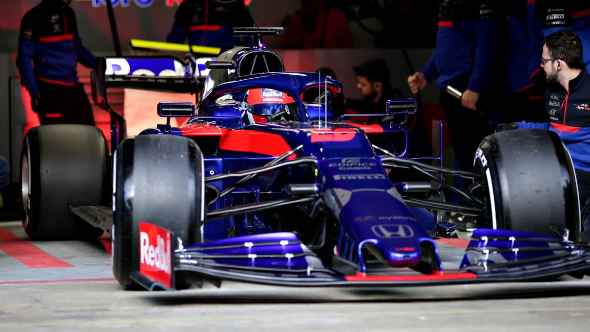 Daniil Kvjat v novém voze Toro Rosso STR14 - Honda při testech v Barceloně