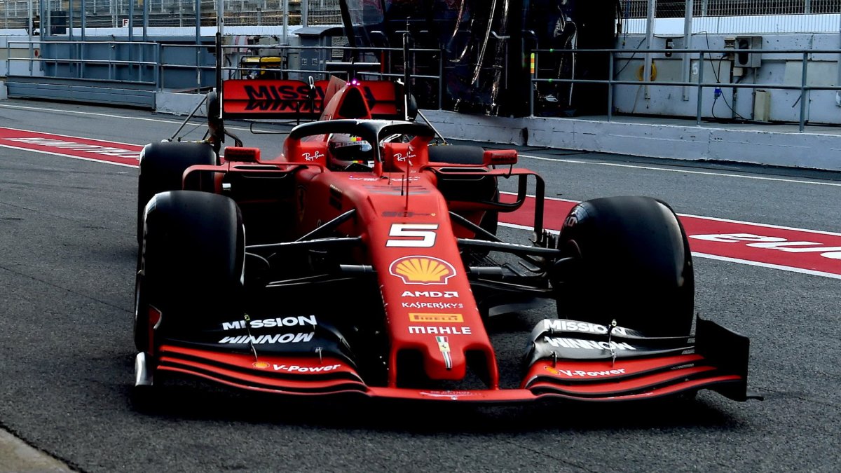 Sebastian Vettel v novém voze Ferrari SF90 při testech v Barceloně