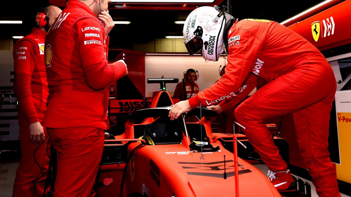 Sebastian Vettel v novém voze Ferrari SF90 při testech v Barceloně