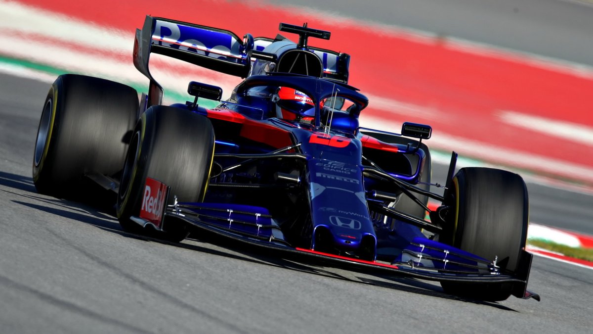 Daniil Kvjat v novém voze Toro Rosso STR14 - Honda při testech v Barceloně