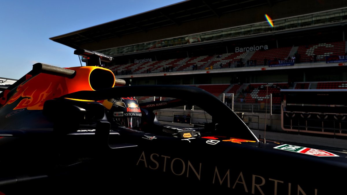 Max Verstappen v novém voze Red Bull RB15 - Honda při testech v Barceloně