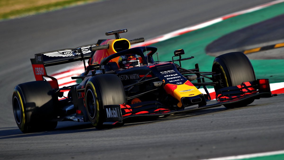 Max Verstappen v novém voze Red Bull RB15 - Honda při testech v Barceloně