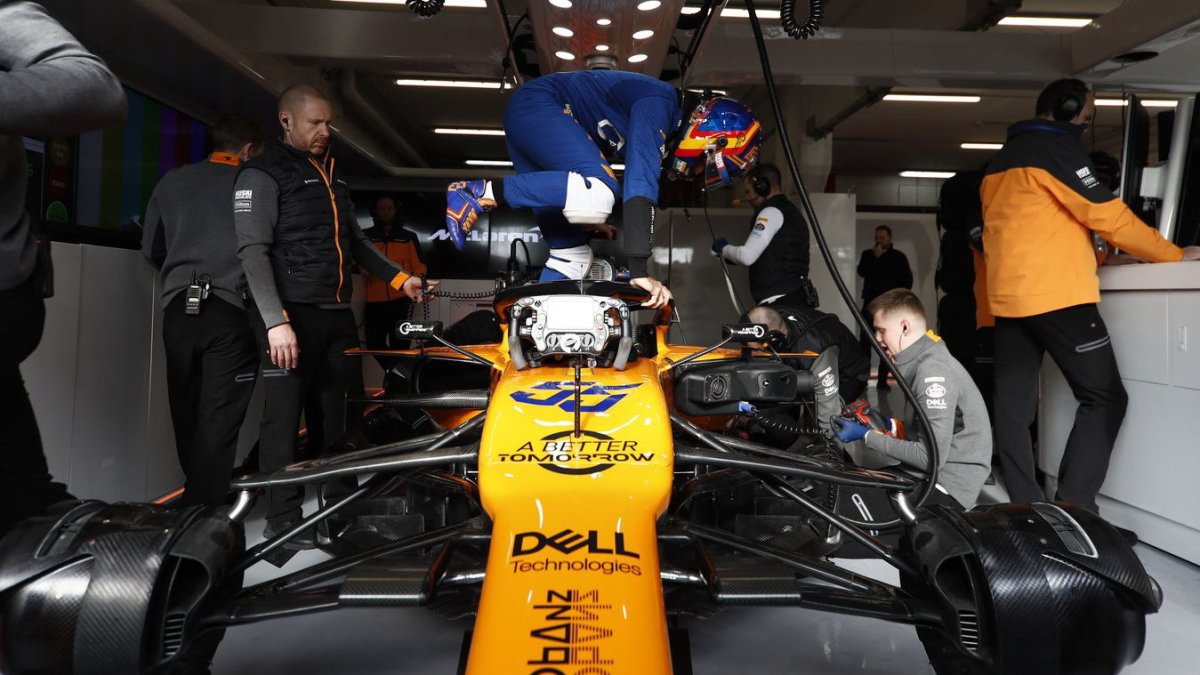 Carlos Sainz první den testů s McLarenem MCL34