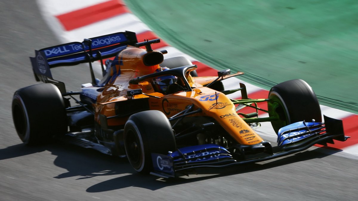Carlos Sainz s Flow-vis v novém voze RMcLaren MCL34 - Renault při testech v Barceloně