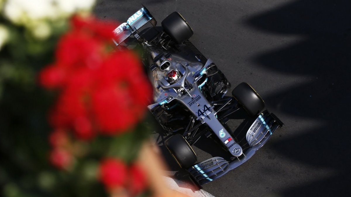Lewis Hamilton v tréninku v Ázerbájdžánu