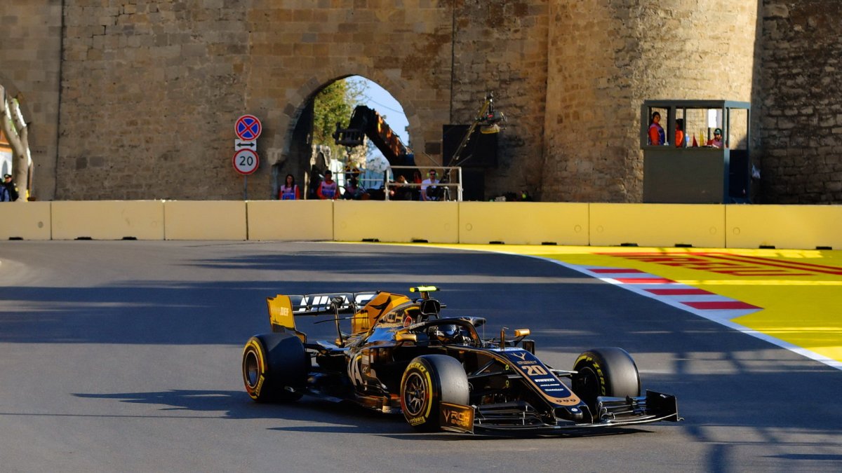 Kevin Magnussen v tréninku v Ázerbájdžánu