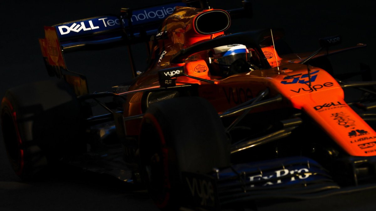 Carlos Sainz v tréninku v Ázerbájdžánu