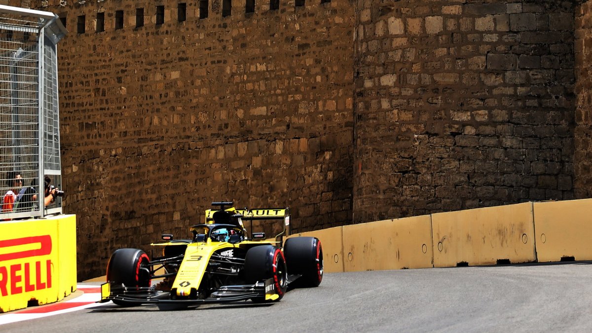 Daniel Ricciardo v tréninku v Ázerbájdžánu