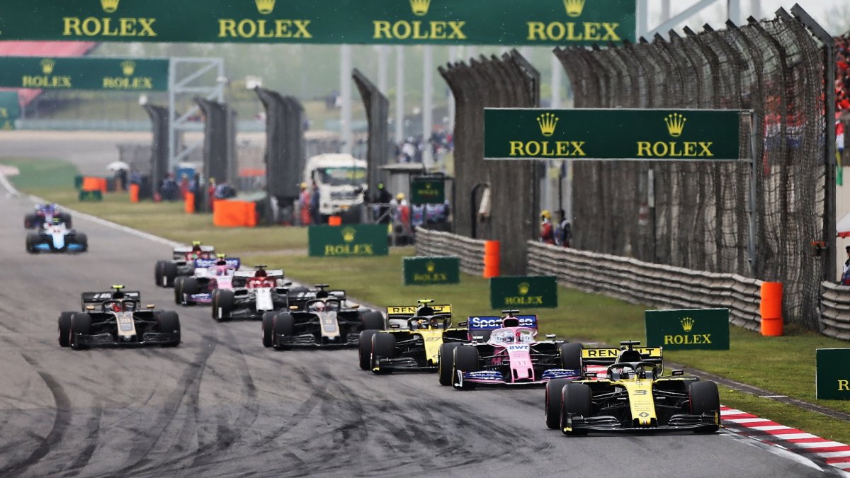 Daniel Ricciardo v závodě v Číně