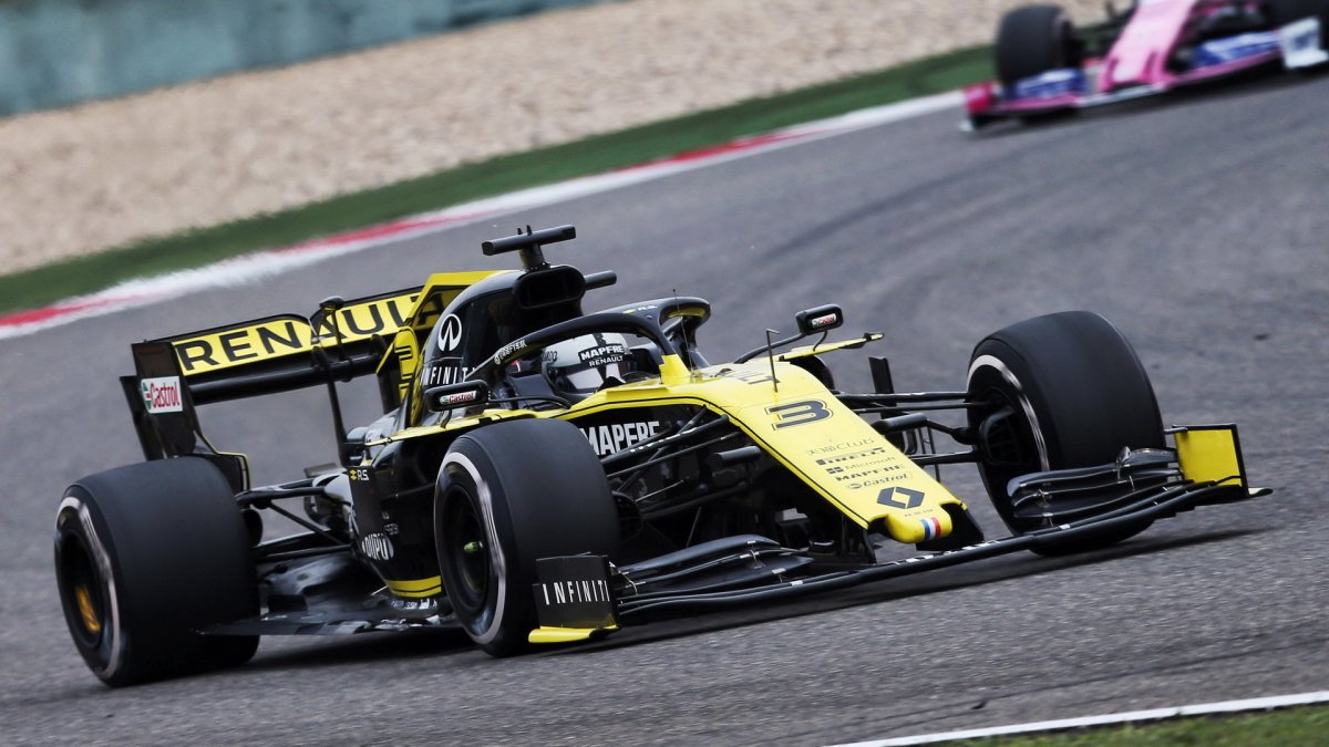 Daniel Ricciardo v závodě v Číně