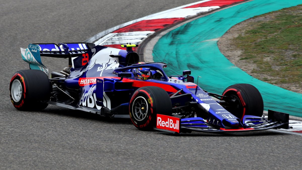 Alexander Albon v závodě v Číně