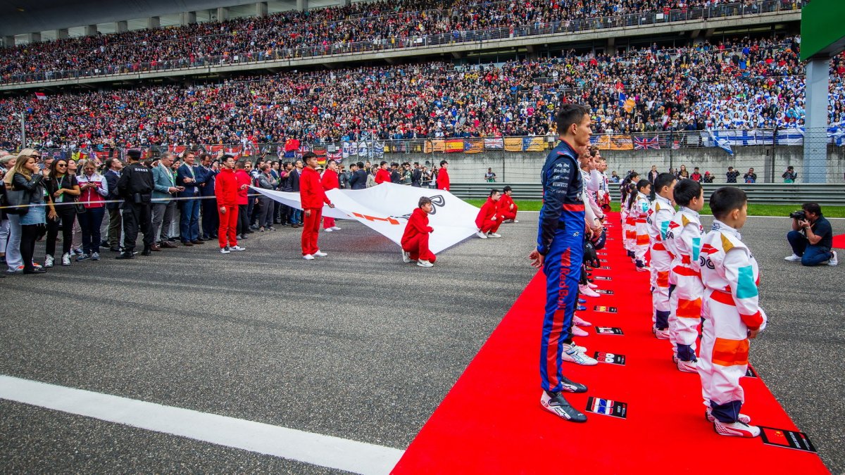 Slavnostní ceremoniál před závodem v Číně