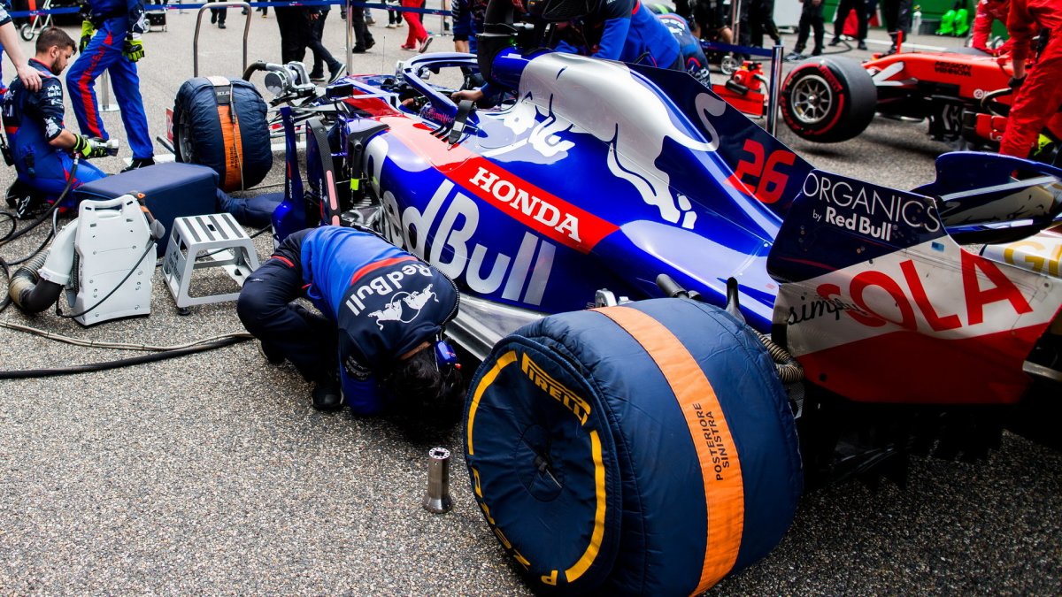 Daniil Kvjat před závodem v Číně