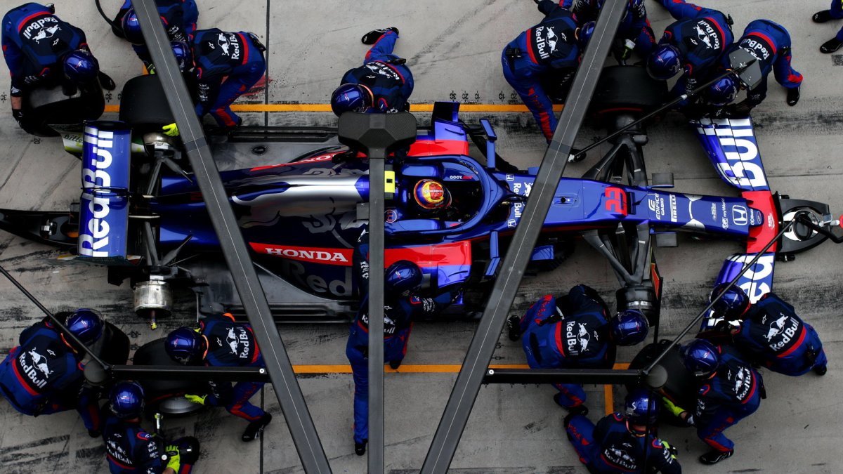 Alexander Albon v závodě v Číně